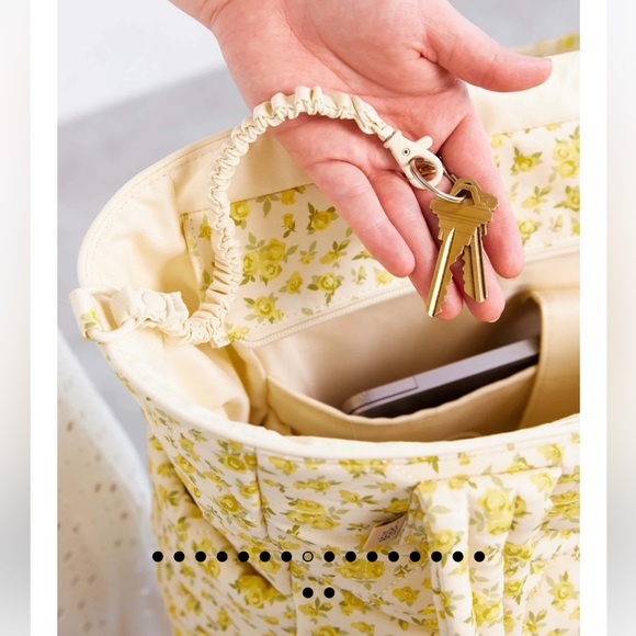 NWT Elsa x BEIS garden party tote! - Picture 1 of 4